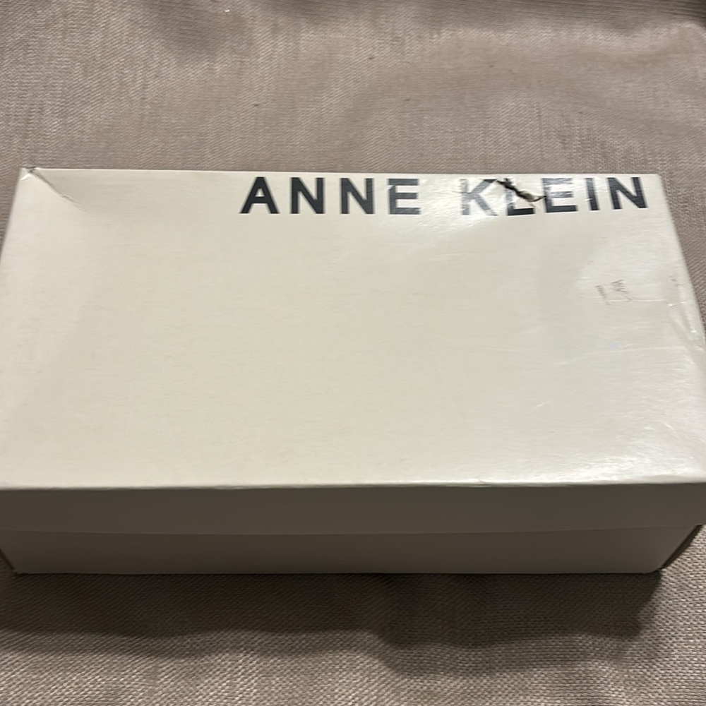 Anne Klein Baxter Pump - Picture 11 of 11